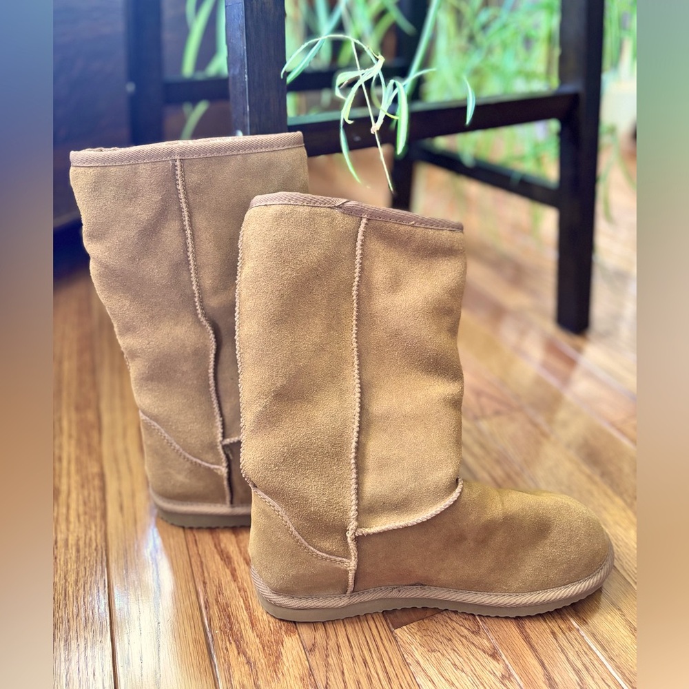 Old Navy Ugg-like Tan Suede Boots New Size Women’s 6